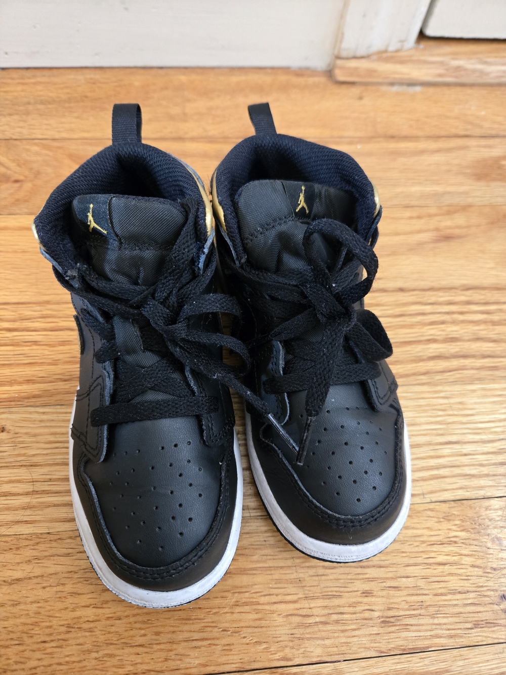 Jordan Mid 1 Toddler Sneakers Black And Gold 10c